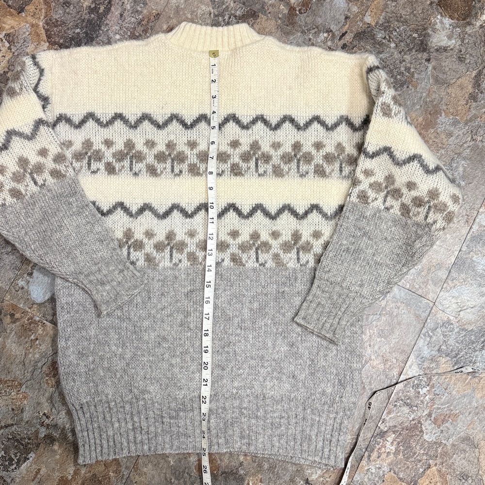 Alafoss Icelandic Cream Sweater - Picture 5 of 5